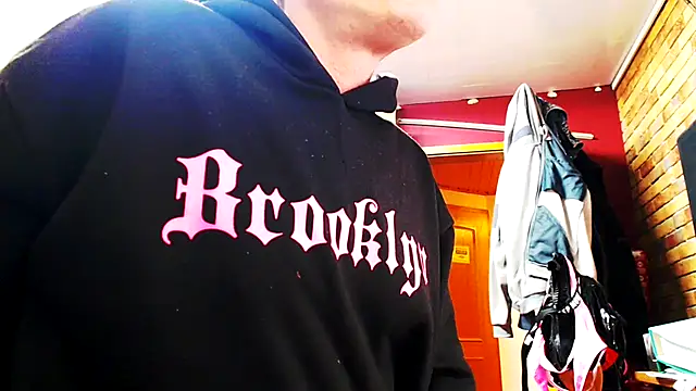 Snapshot of Fem-Boy40 chatting on 04.05.26 Fem-Boy40 online show from 04.05.26