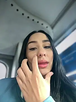 Snapshot of __IRIS__ chatting on 06.19.26 IRIS online show from 06.19.26