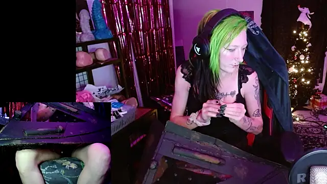 alicewonder09 online show from 12.17.25