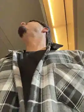 Snapshot of Bbyboyivan chatting on 01.05.25 Bbyboyivan online show from 01.05.25