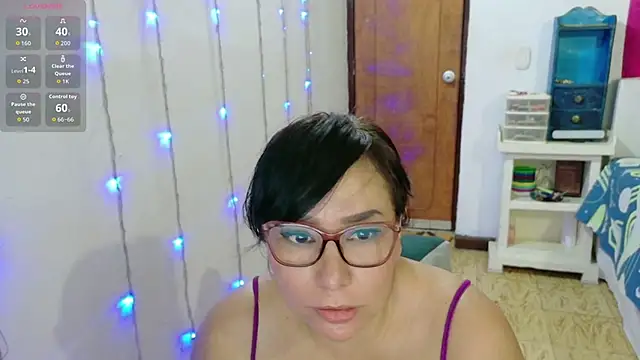 Snapshot of hottplay chatting on 09.13.25 hottplay online show from 09.13.25