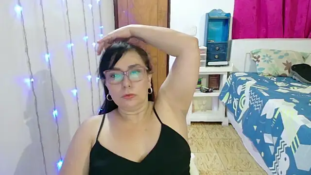 Snapshot of hottplay chatting on 09.14.25 hottplay online show from 09.14.25