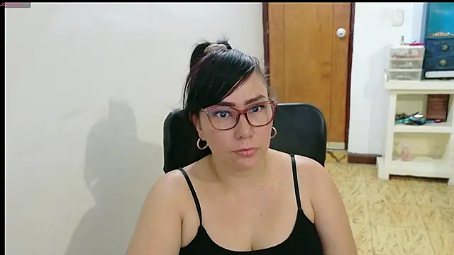 Snapshot of hottplay chatting on 11.01.25 hottplay online show from 11.01.25