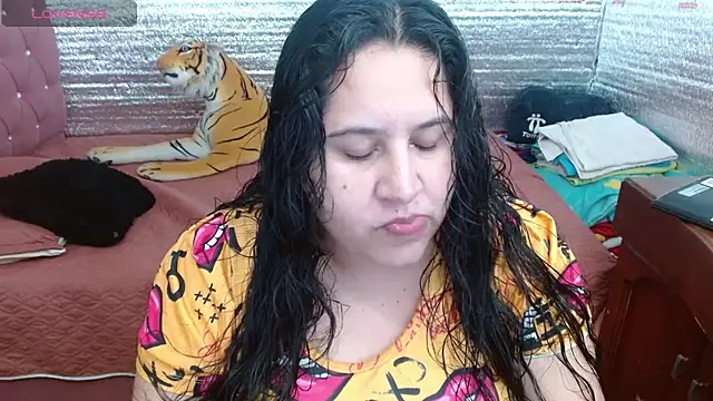 Snapshot of EMILY-NESSA chatting on 09.22.25 EMILY-NESSA online show from 09.22.25