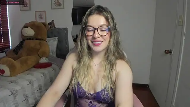 Snapshot of samysweet_8 chatting on 04.27.26 samysweet 8 online show from 04.27.26