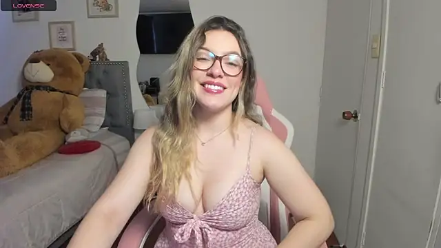 Snapshot of samysweet_8 chatting on 05.16.26 samysweet 8 online show from 05.16.26