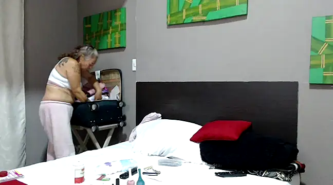 Snapshot of marinadenoche chatting on 02.15.25 marinadenoche online show from 02.15.25