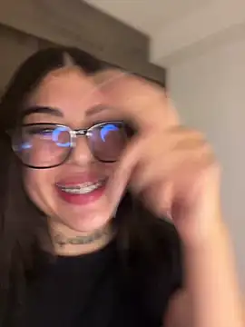 Sarasanders 4 online show from 03.21.25