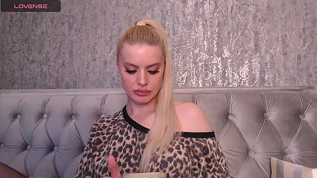 Snapshot of BlondieStar chatting on 01.19.25 BlondieStar online show from 01.19.25