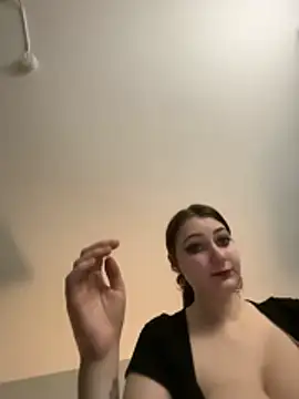 Snowbunnycake 131 online show from 10.29.25