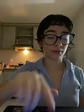 Snapshot of _Lunnaa_ chatting on 04.28.26 Lunnaa online show from 04.28.26
