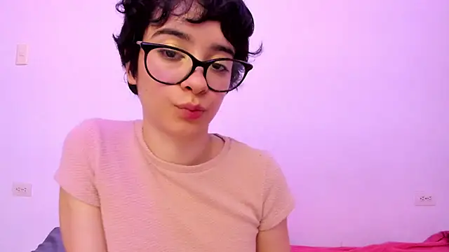 Snapshot of _Lunnaa_ chatting on 07.07.26 Lunnaa online show from 07.07.26