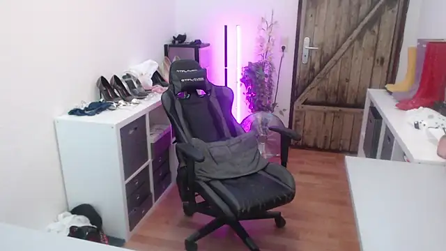 Snapshot of GeilesLuder75 chatting on 11.20.25 GeilesLuder75 online show from 11.20.25