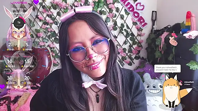 Snapshot of MidoriQuiinn chatting on 01.28.25 MidoriQuiinn online show from 01.28.25