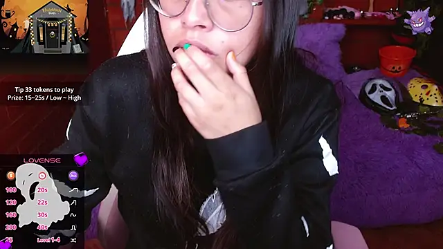 Snapshot of MidoriQuiinn chatting on 10.12.25 MidoriQuiinn online show from 10.12.25