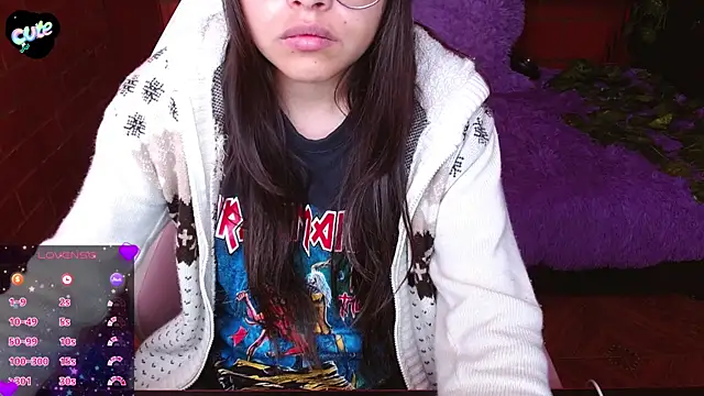 Snapshot of MidoriQuiinn chatting on 11.11.25 MidoriQuiinn online show from 11.11.25