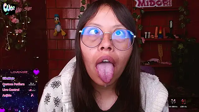 Snapshot of MidoriQuiinn chatting on 11.12.25 MidoriQuiinn online show from 11.12.25