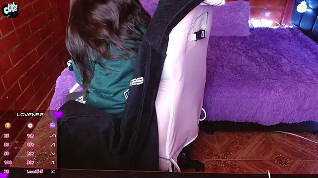 Snapshot of MidoriQuiinn chatting on 02.19.26 MidoriQuiinn online show from 02.19.26