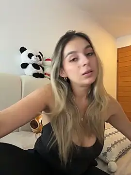 Snapshot of oriana_zoeee chatting on 02.27.26 oriana zoeee online show from 02.27.26