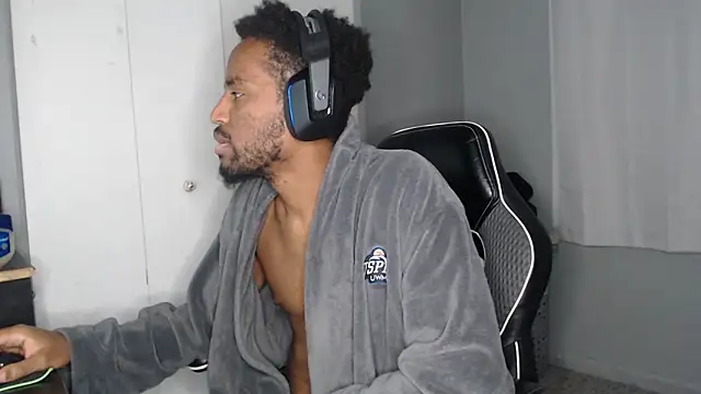 Snapshot of ChrisVacher chatting on 12.04.24 ChrisVacher online show from 12.04.24