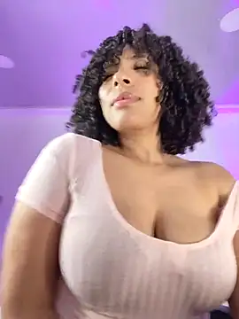 Snapshot of DannaBerry chatting on 10.24.25 DannaBerry online show from 10.24.25