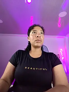 Snapshot of DannaBerry chatting on 11.04.25 DannaBerry online show from 11.04.25