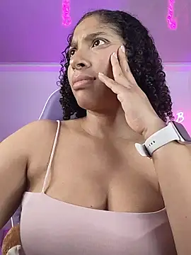 Snapshot of DannaBerry chatting on 11.19.25 DannaBerry online show from 11.19.25