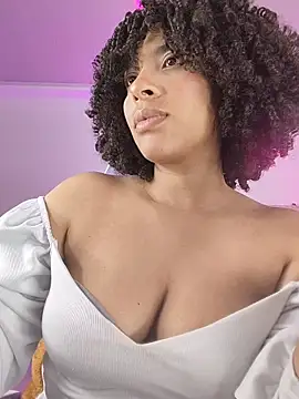 Snapshot of DannaBerry chatting on 11.28.25 DannaBerry online show from 11.28.25