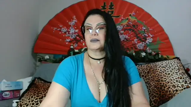 Snapshot of x__KHALEESI__x chatting on 06.06.26 x KHALEESI x online show from 06.06.26
