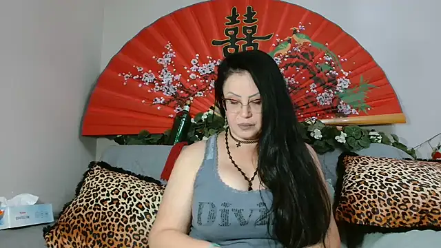 Snapshot of x__KHALEESI__x chatting on 07.25.26 x KHALEESI x online show from 07.25.26