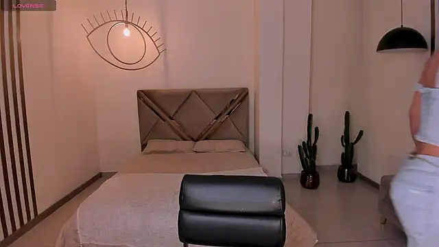 MollyJones  online show from 06.30.26
