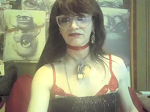 Snapshot of TheBlackWtch chatting on 06.10.26 TheBlackWtch online show from 06.10.26