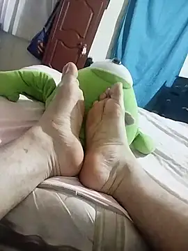 Snapshot of starplss chatting on 10.28.25 starplss online show from 10.28.25