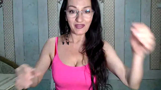 Snapshot of Antralyn chatting on 03.14.25 Antralyn online show from 03.14.25