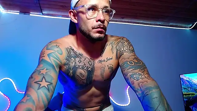 Snapshot of sebastian_horny chatting on 10.15.25 sebastian horny online show from 10.15.25