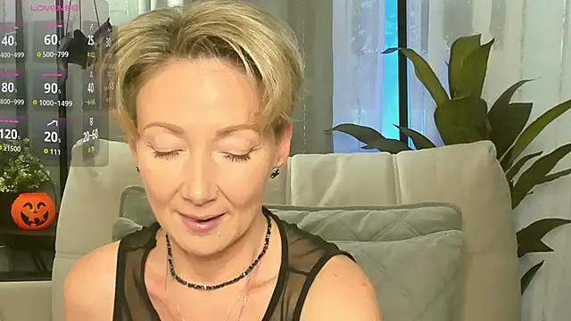 AkexandraFix online show from 10.31.25