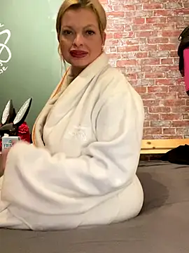 Lisavontease online show from 12.21.25