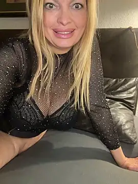 Lisavontease online show from 04.18.26