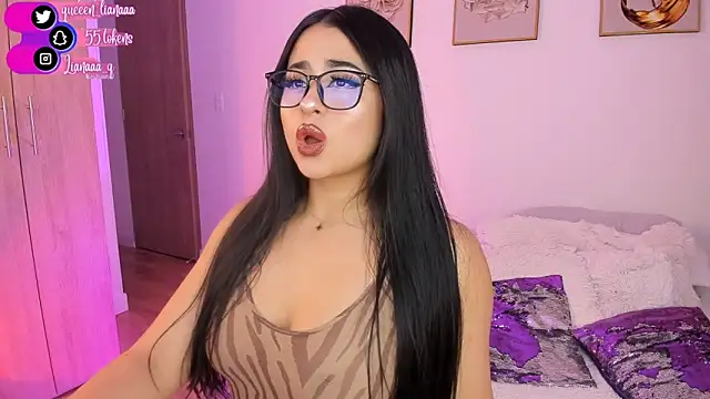 Snapshot of Queen_liana chatting on 01.07.25 Queen liana online show from 01.07.25