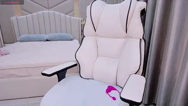 Girl  Funny online show from 03.20.25