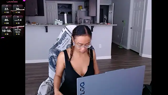 Snapshot of RylHoneyy chatting on 06.11.26 RylHoneyy online show from 06.11.26