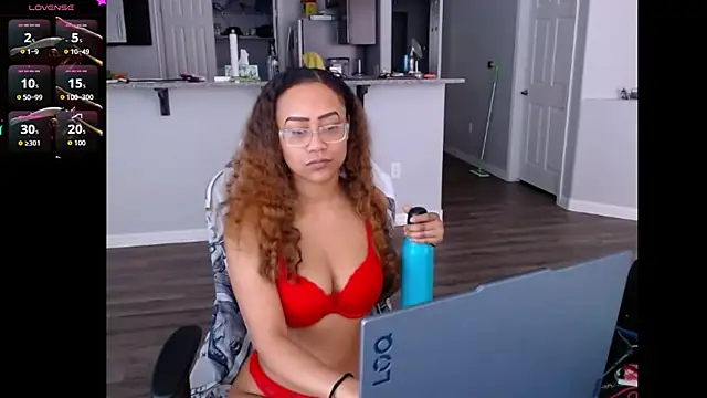 Snapshot of RylHoneyy chatting on 06.20.26 RylHoneyy online show from 06.20.26