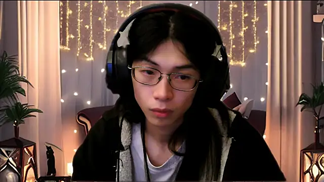 Snapshot of CrytinaSissyCrossdress chatting on 04.21.26 CrytinaSissyCrossdress online show from 04.21.26