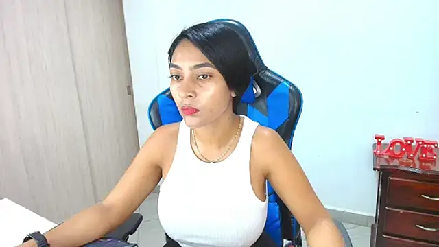 Snapshot of sophiax-x chatting on 09.28.25 sophiax-x online show from 09.28.25