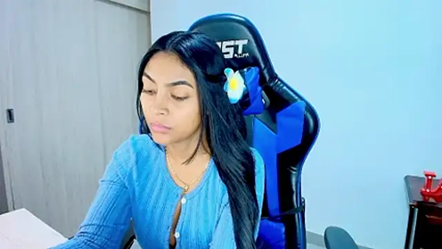 sophiax-x online show from 12.18.25