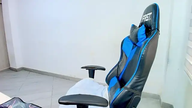 sophiax-x online show from 03.05.26