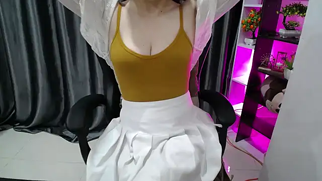Snapshot of Yuki-yio chatting on 02.07.25 Yuki-yio online show from 02.07.25