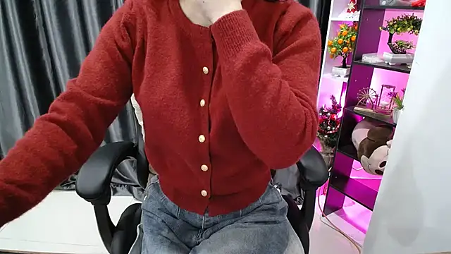 Snapshot of Yuki-yio chatting on 02.17.25 Yuki-yio online show from 02.17.25