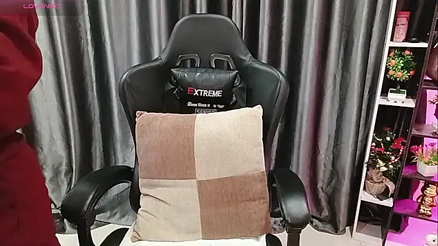 Snapshot of Yuki-yio chatting on 02.23.26 Yuki-yio online show from 02.23.26