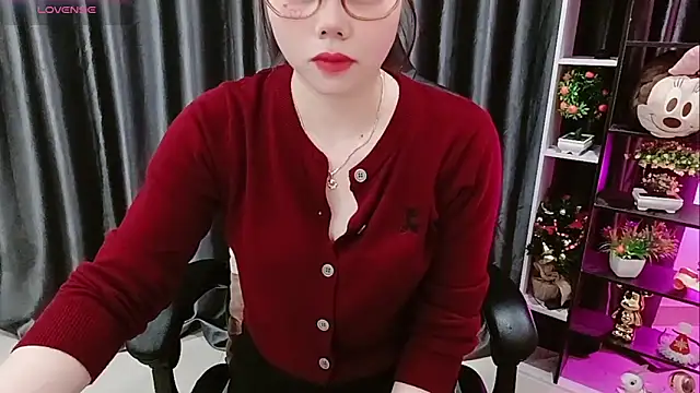 Snapshot of Yuki-yio chatting on 02.25.26 Yuki-yio online show from 02.25.26